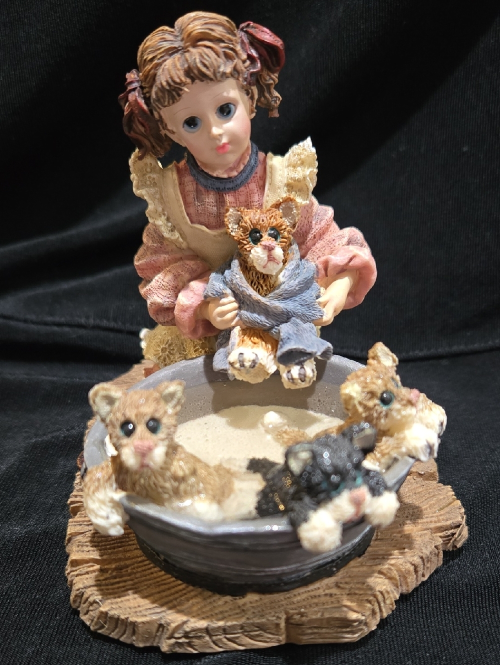 Boyds Bears "Wendy with Bronte, Keats, Tennyson & Poe... Wash Day" (Style #3521)